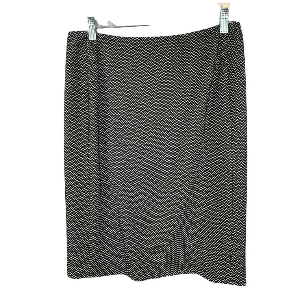 Armani Collezioni Black and white zip back skirt size‎ 10